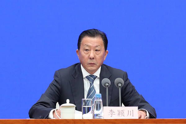 导演周洲、主演池韵、摄影指导李春予亮相活动现场